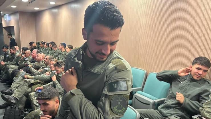 הלוחם סמ״ר שלו ואזמן בטקס הקמת המשמר הלאומי (צילום: מאיר תורג'מן) הלוחם סמ״ר שלו ואזמן בטקס הקמת המשמר הלאומי