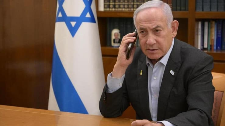 רה״מ נתניהו משוחח עם הנשיא טראמפ (צילום: עמוס בן-גרשום, לע"מ) רה"מ בנימין נתניהו בשיחה עם דונלד טראמפ בה הוא מודה לו על שסייע לישראל לחתימה על עסקה לשחרור חטופים