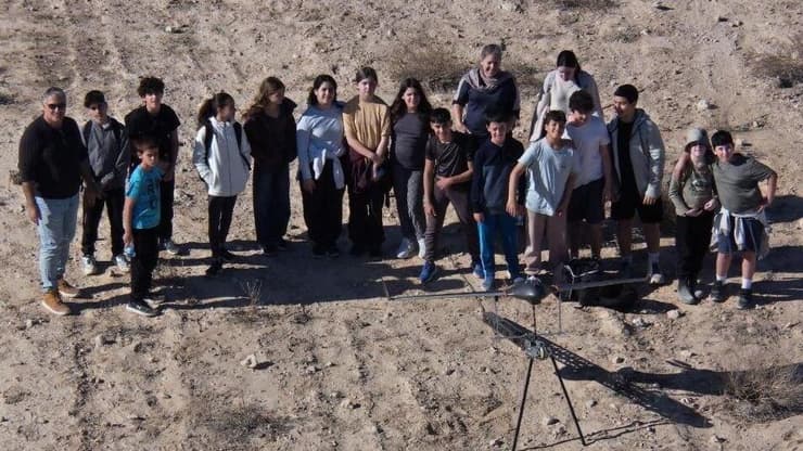 "הדרך להחזיר את הביטחון היא קודם כל בחינוך, בבריאות ובאיכות החיים". חברי צוות "נמרי העוטף" יחד עם ילדי אשכול. "הדרך להחזיר את הביטחון היא קודם כל בחינוך, בבריאות ובאיכות החיים". חברי צוות "נמרי העוטף" יחד עם ילדי אשכול.