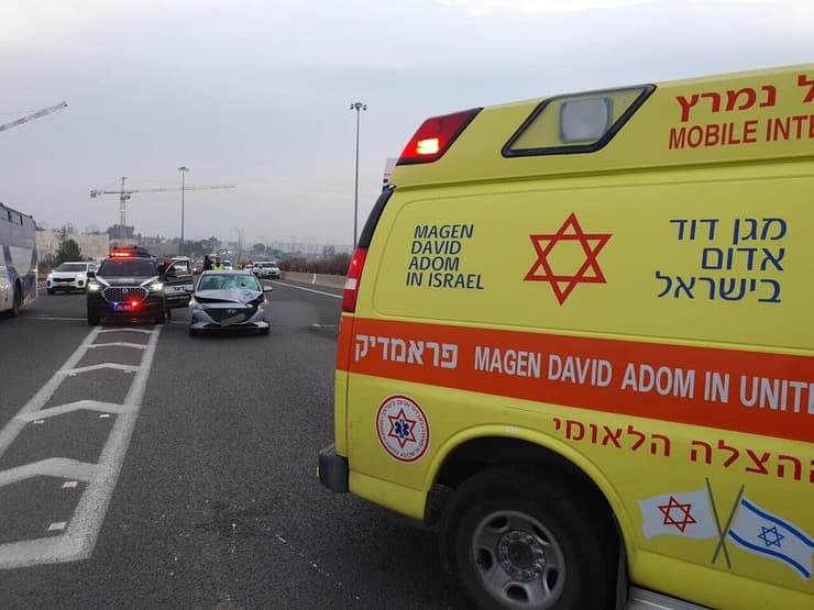 זירת תאונת הדרכים שבה נהרג הולך רגל בכביש 40