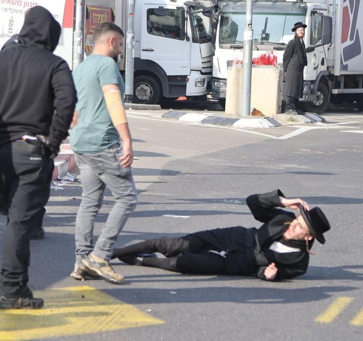 צילום: מוטי קמחי הפגת חרדים מחוץ לבקו"ם