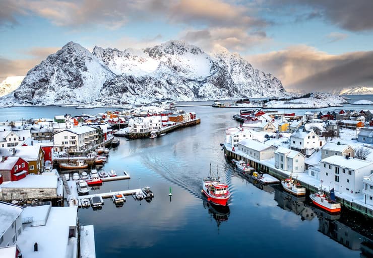נמל הדייגים של העיירה Henningsvaer (צילום: גלעד טופז) נמל הדייגים של העיירה Henningsvaer