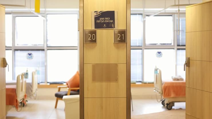 המתחם באיכילוב עוצב בסיוע אנשי מקצוע (צילום: מירי גטניו, דוברות איכילוב) המתחם שבו ייקלטו החטופים בבית החולים איכילוב