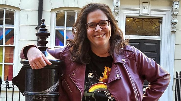 "קניתי כרטיס הלוך-חזור". קרן לנדסמן (צילום: יואב לנדסמן) קרן לנדסמן