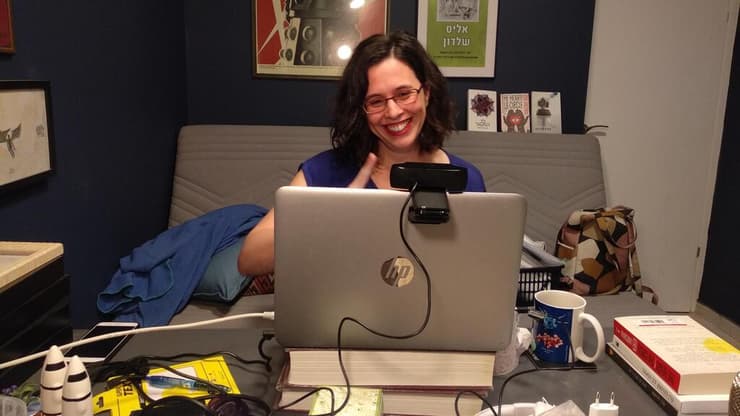 "התחלתי לכתוב משהו שמתחיל ב-7 באוקטובר". קרן לנדסמן (צילום: יואב לנדסמן) קרן לנדסמן