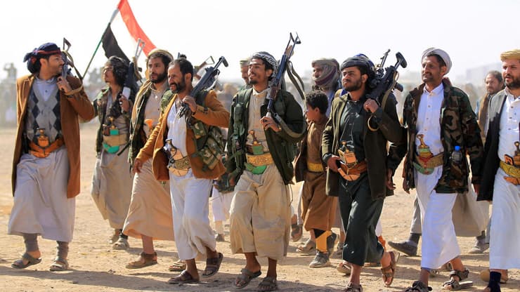 יחדשו את התקיפות? החות'ים בתימן מאיימים (צילום: Mohammed HUWAIS / AFP) צנעא