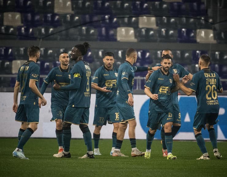 שחקני בני ריינה