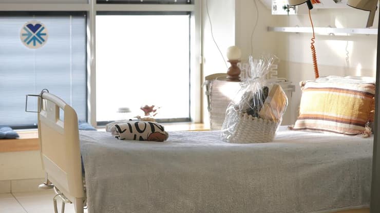 "יש לזה אימפקט מרגש". החדרים הוכנו במתחם חדש באיכילוב (צילום: מירי גטניו, דוברות איכילוב) המתחם שבו ייקלטו החטופים בבית החולים איכילוב