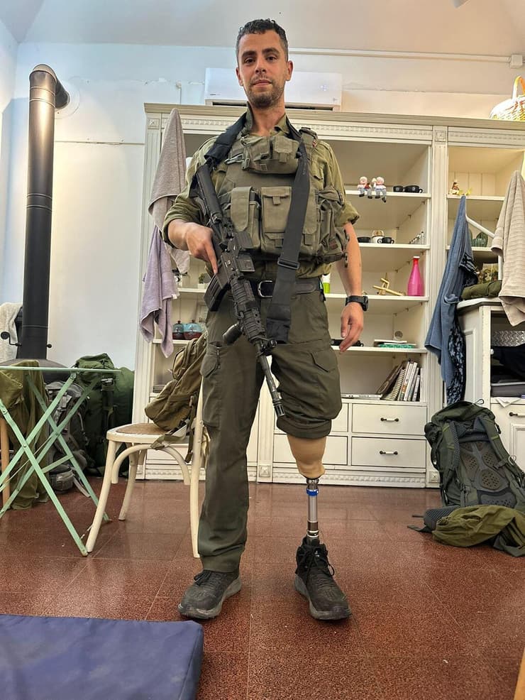 "שבוע אחרי שיצאתי מהשיקום יצאתי למילואים במטולה, זה היה מבחינתי שיא השיאים" (צילום: אוסף פרטי) "שבוע אחרי שיצאתי מהשיקום יצאתי למילואים במטולה, זה היה מבחינתי שיא השיאים"