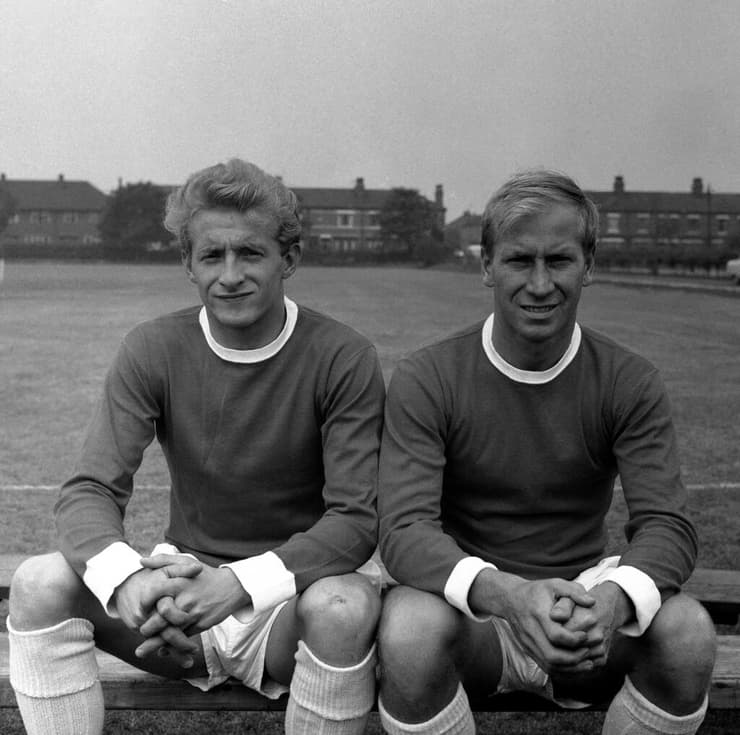 דניס לאו לצד בובי צ'רלטון