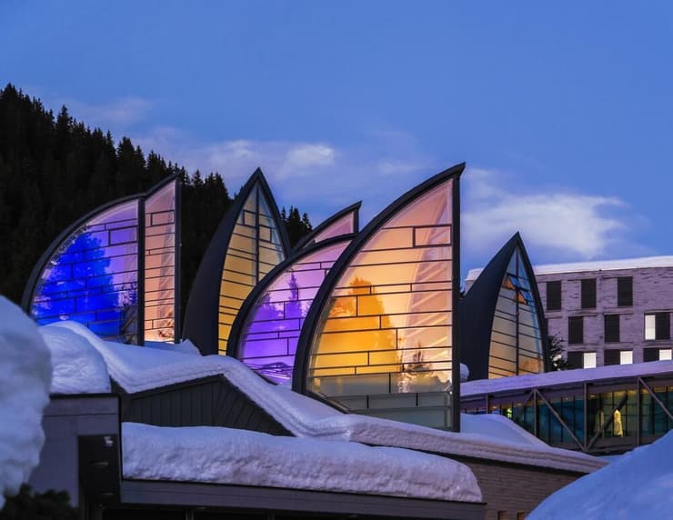 צ'וגן קולקשן (The Tschuggen Collection) בעיירת הסקי השוויצרית ארוזה 