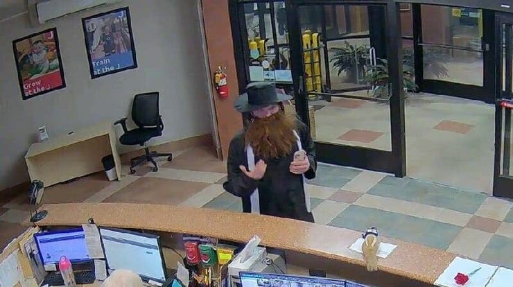 קית' גרלנד. ביקש לראות רב