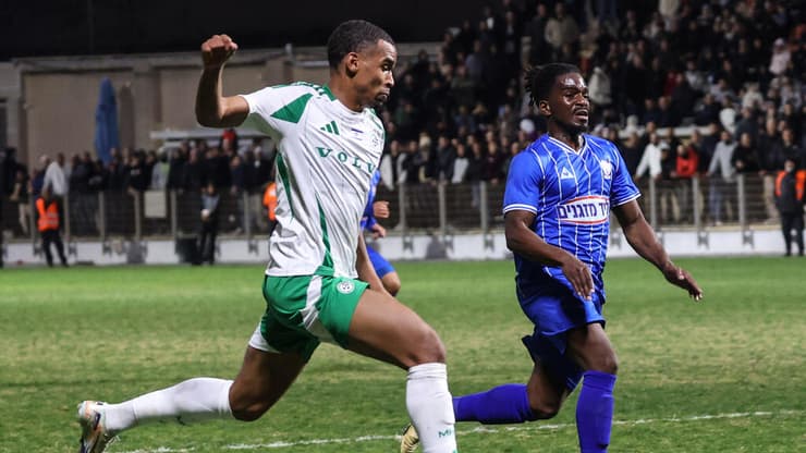 אומאונגה מול קסאנדר סברינה, אתמול (צילום: גיל נחושתן ) בני סכנין - מכבי חיפה קסאנדר סברינה