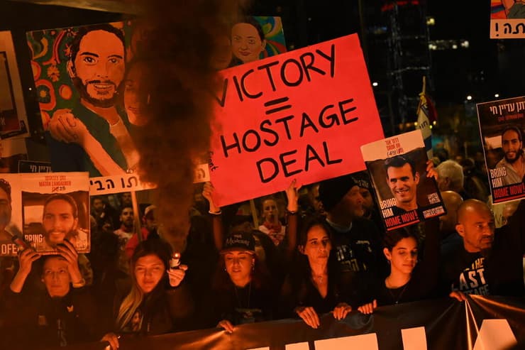 הפגנה למען השבת חטופים בשער בגין