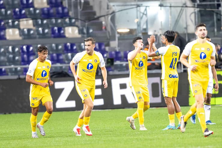 הניצחון על נתניה היה בכל זאת "הכי" משהו. שחקני מכבי ת"א חוגגים (צילום: טל שחר) מכבי ת"א מכבי נתניה