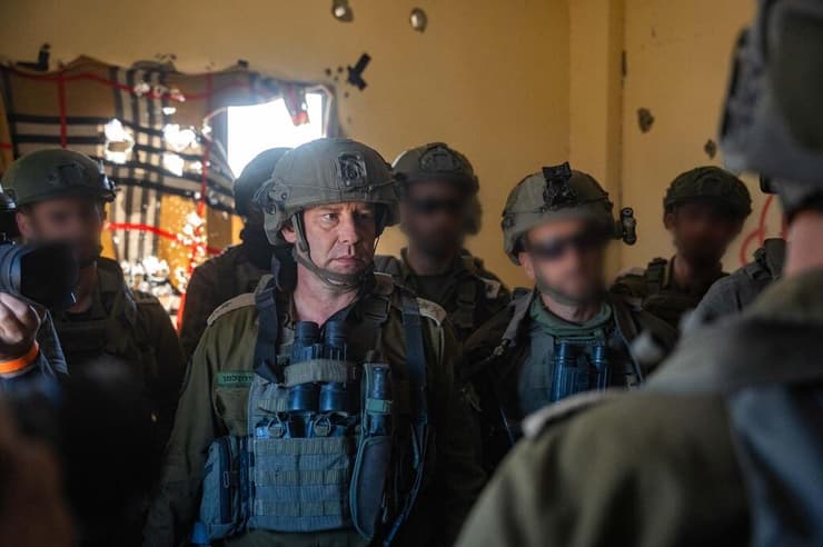 מפקד פיקוד הדרום ברצועת עזה, היום. בצה"ל נערכים לכניסת מתווה הפסקת האש (צילום: דובר צה"ל) מפקד פיקוד הדרום, אלוף ירון פינקלמן ברצועת עזה