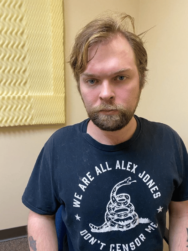 קית' גרלנד. נעצר וכתב אישום הוגש נגדו