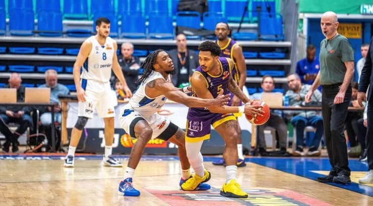 ג'יילן אדאמס