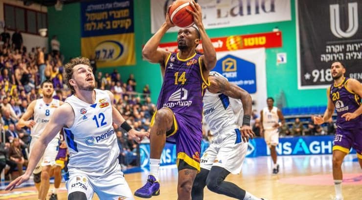 דאקארי טאקר