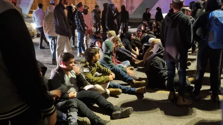צעדת מחאה במאהל הגבורה ירושלים נגד הסכם כניעה