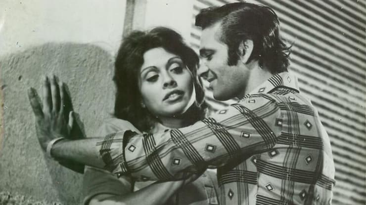 "מה רוצה התולעת? מחפשת חכה". זאב רווח וגאולה נוני, מתוך "צ'רלי וחצי" (צילום: יוני המנחם) זאב רווח וגאולה נוני, מתוך "צ'רלי וחצי"