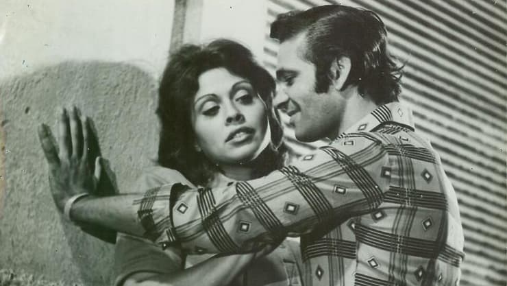 זאב רווח וגאולה נוני, מתוך "צ'רלי וחצי" (צילום: יוני המנחם) זאב רווח וגאולה נוני, מתוך "צ'רלי וחצי"