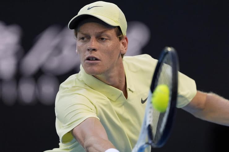 עלה. יאניק סינר (צילום: AP Photo/Asanka Brendon Ratnayake) יאניק סינר