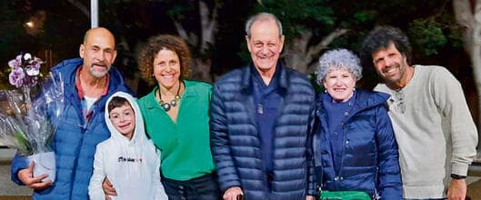 מימין לשמאל: רועי מונדר ז”ל, רותי מונדר, אברהם מונדר ז”ל, קרן מונדר, אוהד מונדר זכרי, אבי זכרי yk14227073
