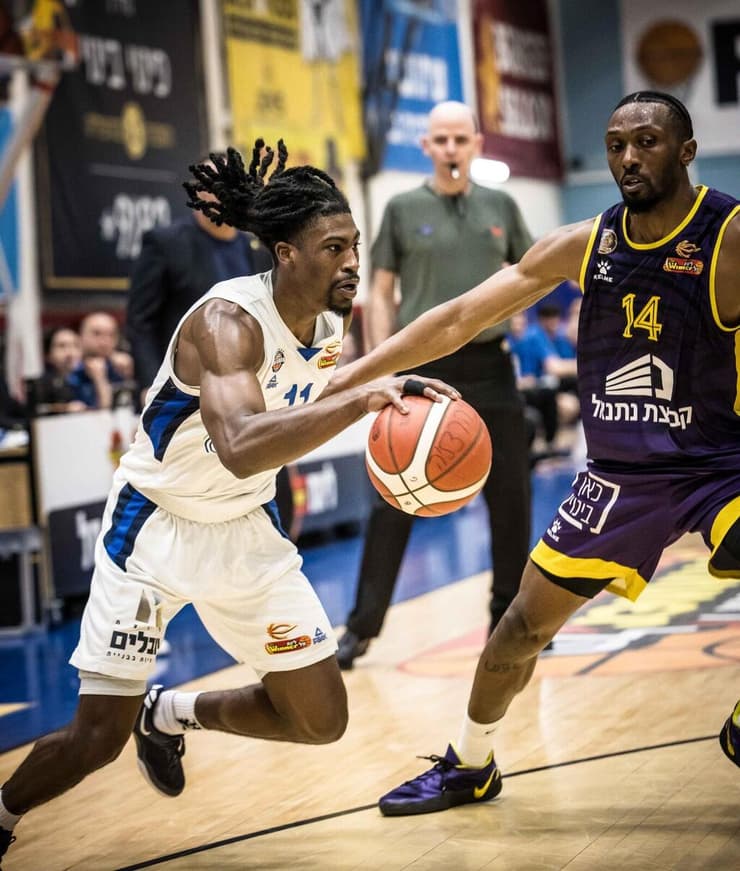 קלארק בפעולה