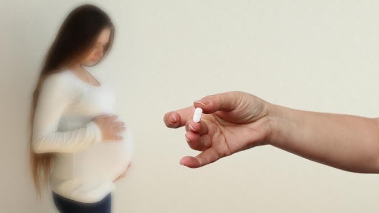 חשיפה לאקמול בהיריון אינה קשורה לעלייה בסיכון בעלת משמעות קלינית לאוטיזם או להפרעת קשב וריכוז (צילום: shutterstock) נטילת כדור נגד חום במהלך היריון