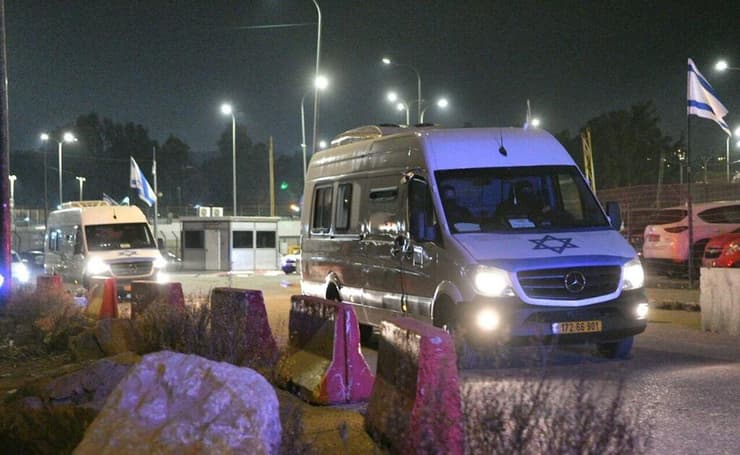 אסירים ביטחוניים משוחררים מכלא עופר