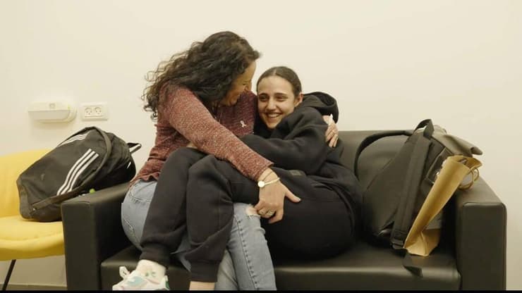 רומי גונן ואמא