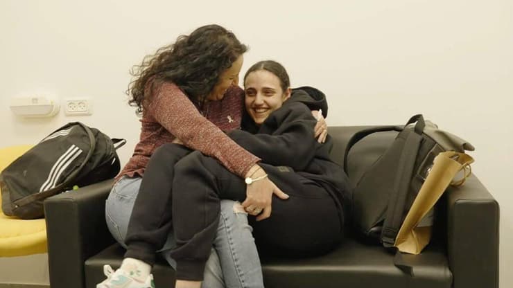 רומי גונן ואמא