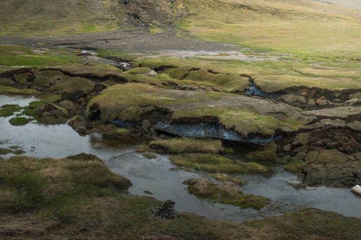הפשרת פרמפרוסט בלונגיירבין, עיר הבירה של הארכיפלג הנורבגי סבאלברד