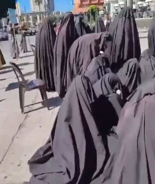 נשות הכת "בוכות"