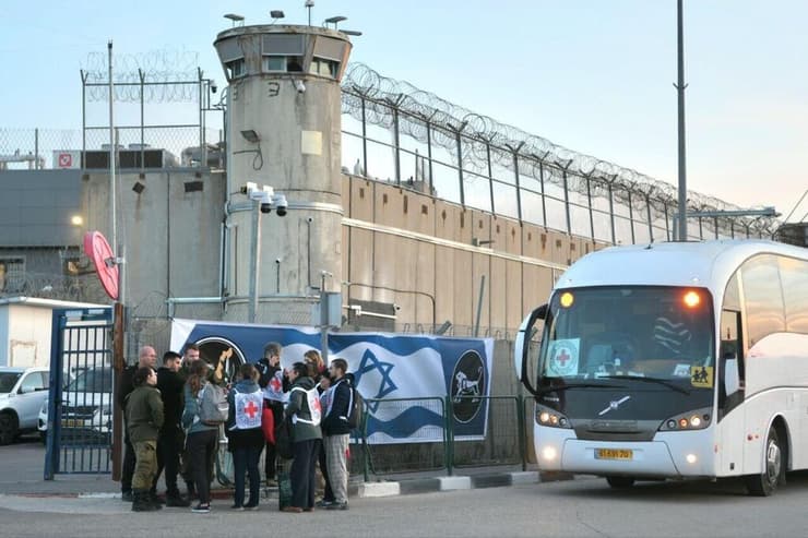 כלא עופר - מתכוננים לשחרור מחבלים