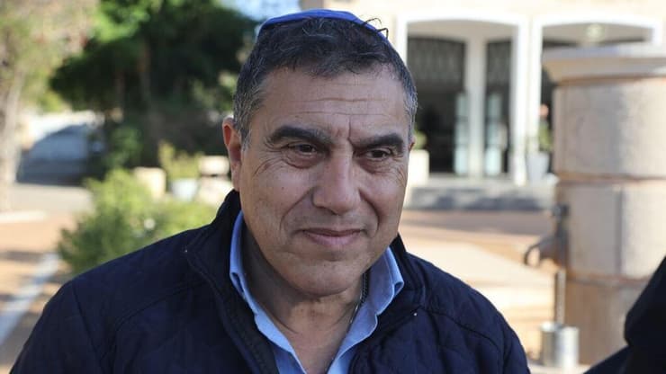 יהודה אליאס (צילום: מוטי קמחי) יהודה אליאס בהלוויתו של זאב רווח