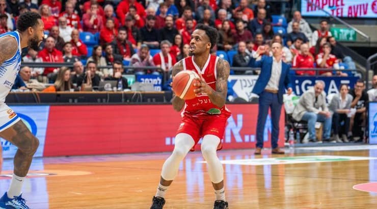 אנטוניו בלייקני זורק (רועי כפיר) אנטוניו בלייקני זורק