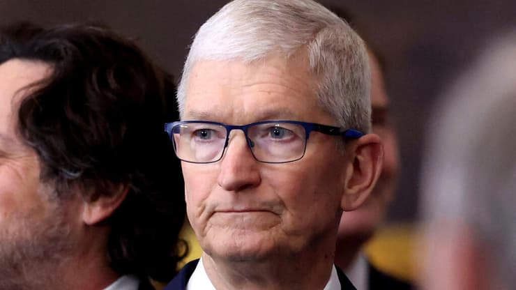 מנכ"ל אפל טים קוק בטקס השבעה של טראמפ ארה"ב