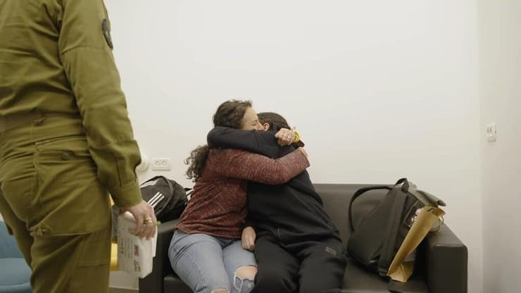 מפגש החטופות, רומי, דורון ואמילי עם האימהות