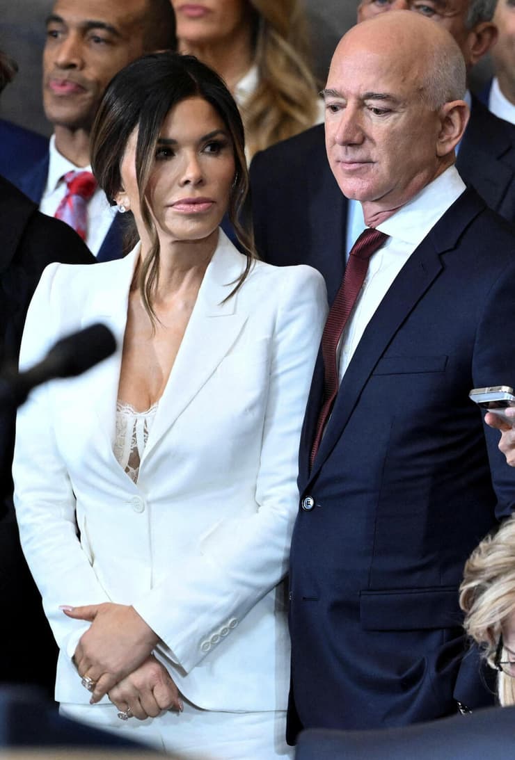 מנכ"ל אמזון ג'ף בזוס בטקס השבעה של טראמפ ארה"ב