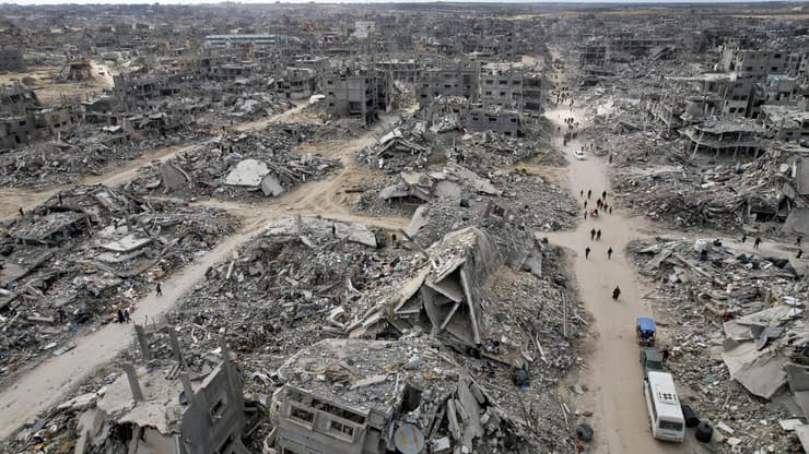 דובר צה"ל בערבית לתושבי הרצועה: "להימנע מלהתקרב לכוחות". ההרס ברפיח (צילום: AP Photo/Jehad Alshrafi) ההרס ברפיח