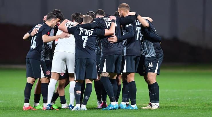 שחקני הפועל תל אביב דרוכים