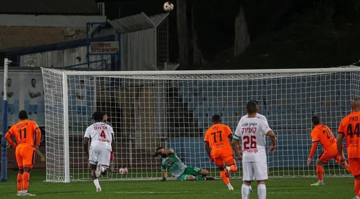 ריף מסיקה מחמיץ את הפנדל