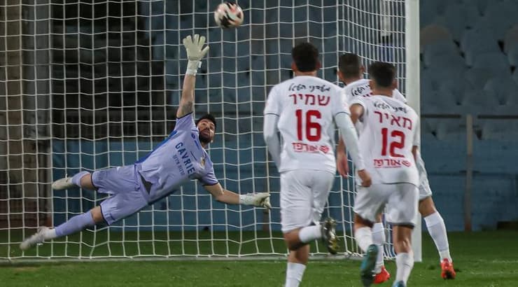 גידי קאניוק כובש את הפנדל