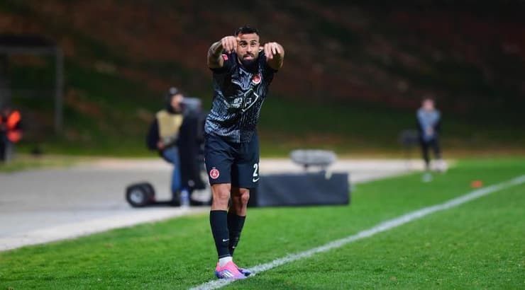 שחר פיבן מוציא חוץ