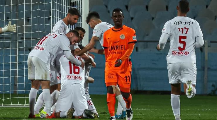 שחקני הפועל רמת גן בעננים