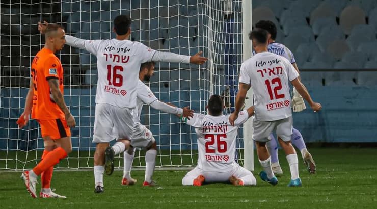 שחקני הפועל רמת גן חוגגים