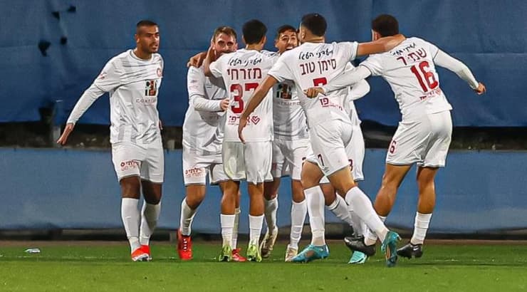 שחקני הפועל רמת גן חוגגים