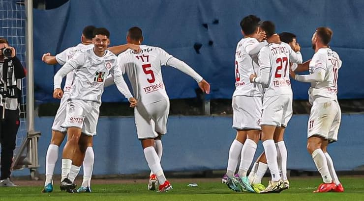 שחקני הפועל רמת גן חוגגים